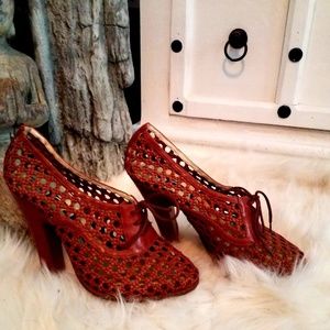 Rochas vintage woven laced pumps